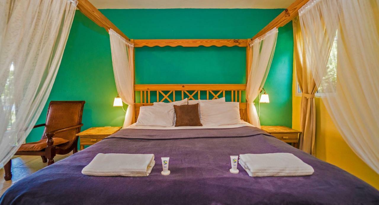 Villas Del Lago Lake Resort & Campground Yaque Arriba Exterior photo